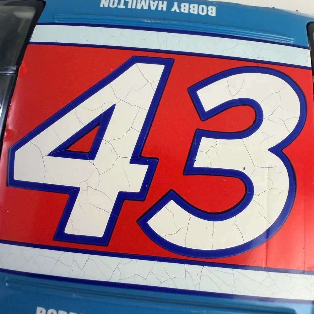 Ertl Bobby Hamilton 43 STP Pontiac Grand Prix 1/18 Scale Diecast Car Blue